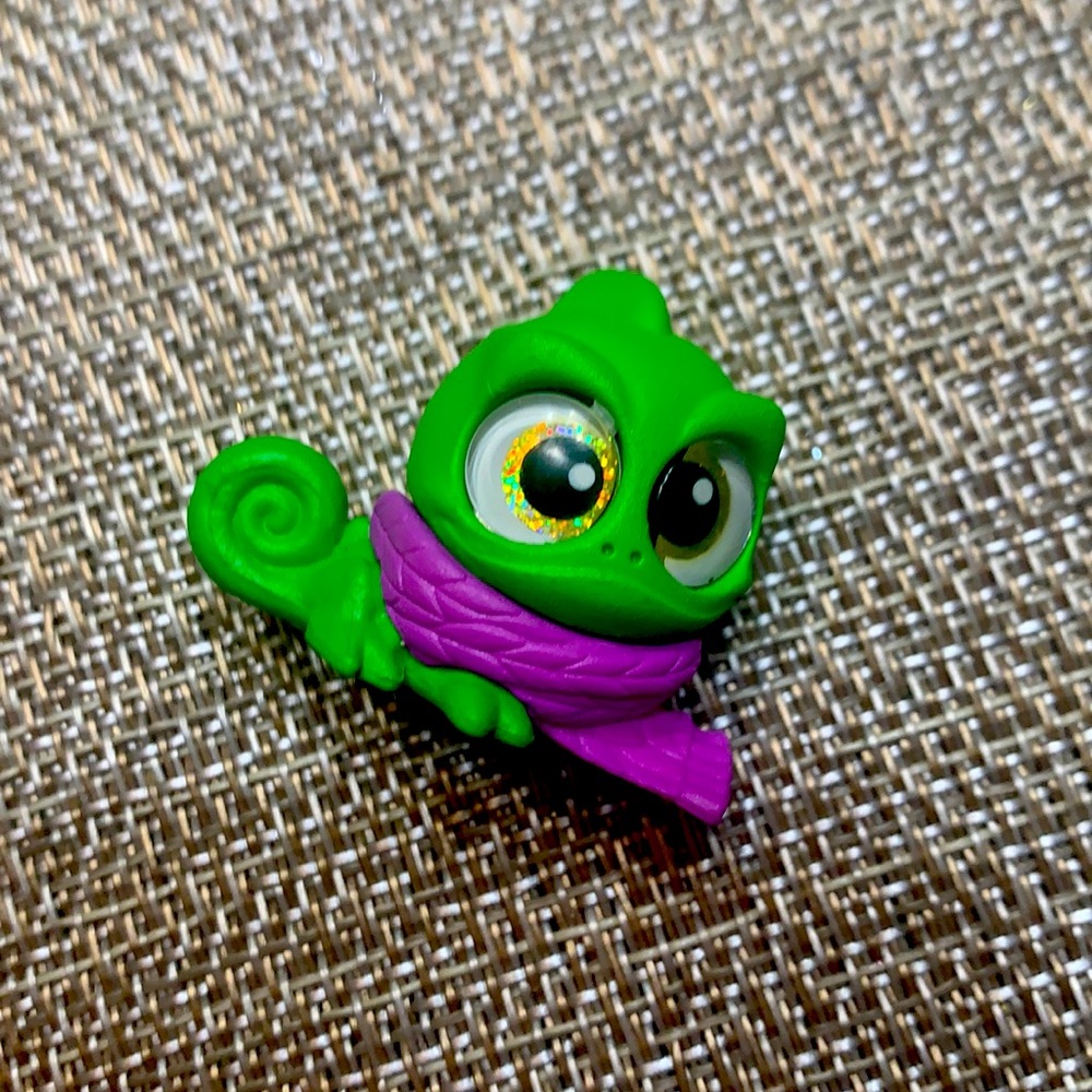 DISNEY DOORABLES ~ Pascal from ‘Tangled’ ✨